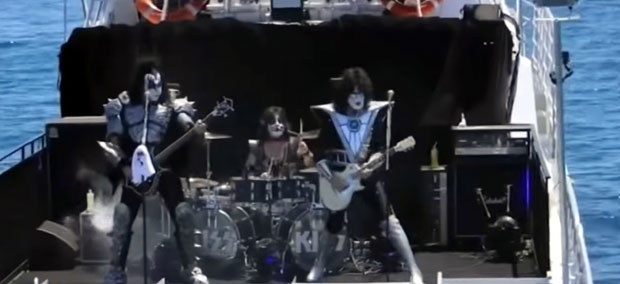 Свирали за ајкуле, оне нису дошле: Необичан концерт групе Кис